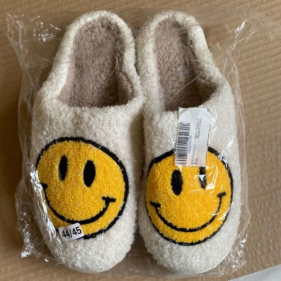 NEW Molatin Fuzzy Smiley Face Slippers Size W 10.5-11 M 9-10 Emoji Loungewear - Picture 13 of 15